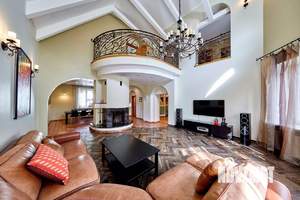 Дом 696м², 3-этажный, посуточно,