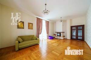 Дом 282м², 2-этажный, на длительный срок,