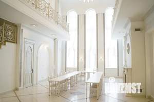 Дом 1350м², 3-этажный, посуточно,