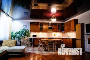 Дом 400м², 2-этажный, посуточно,