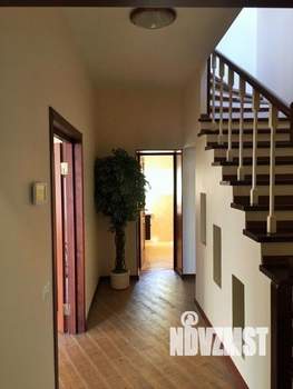 Таунхаус 250м², 3-этажный, участок 6 сот.