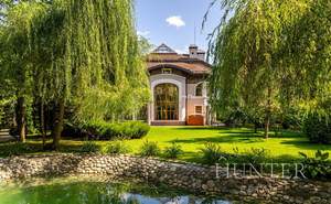 Дом 1350м², 3-этажный, участок 50 сот.