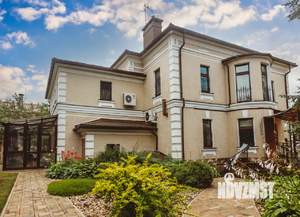 Дом 834м², 3-этажный, участок 18 сот.