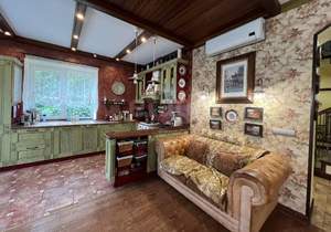 Дом 241м², 3-этажный, участок 869 сот.