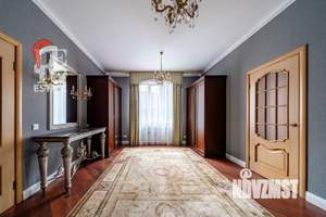 Дом 541м², 3-этажный, участок 12 сот.