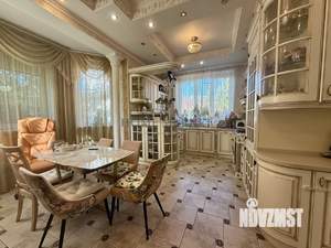 Дом 298м², 3-этажный, участок 11 сот.