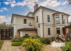 Коттедж 834м², 3-этажный, участок 18 сот.