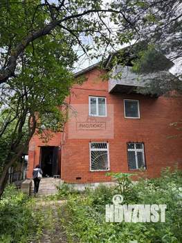 Дом 260м², 3-этажный, участок 10 сот.