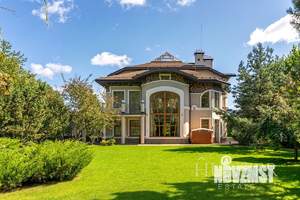 Дом 1350м², 3-этажный, участок 50 сот.