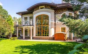 Дом 1350м², 2-этажный, участок 50 сот.