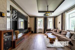 Дом 699м², 4-этажный, участок 10 сот.