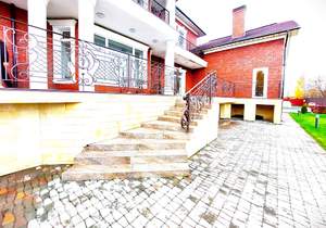 Дом 1110м², 4-этажный, участок 26 сот.