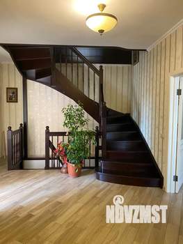 Таунхаус 270м², 3-этажный, участок 6 сот.