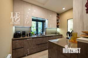 Дом 1100м², 2-этажный, участок 20 сот.