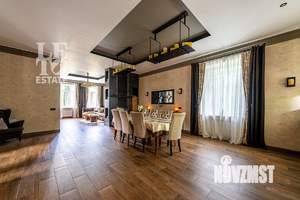 Дом 699м², 4-этажный, участок 10 сот.