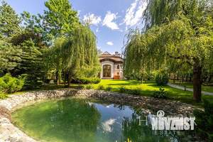 Дом 1350м², 3-этажный, участок 50 сот.