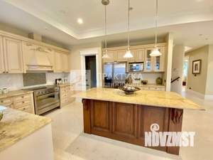 Дом 270м², 2-этажный, участок 10 сот.