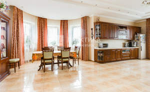 Дом 800м², 4-этажный, участок 20 сот.