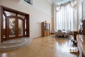 Коттедж 526м², 4-этажный, участок 17 сот.