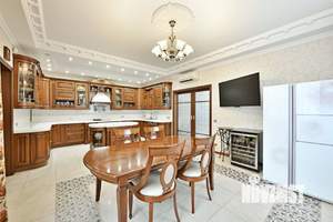 Коттедж 428м², 3-этажный, участок 12 сот.