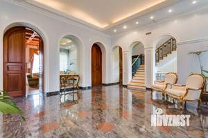 Дом 820м², 2-этажный, участок 50 сот.