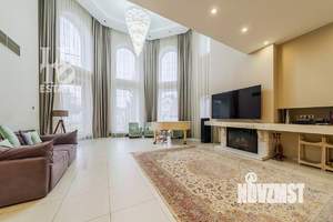 Дом 1512м², 4-этажный, участок 25 сот.