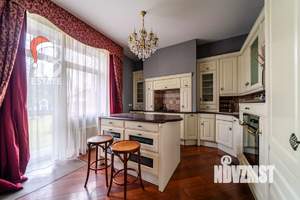 Дом 541м², 3-этажный, участок 12 сот.