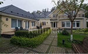 Дом 1000м², 3-этажный, участок 0 сот.