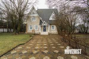 Дом 210м², 3-этажный, участок 16 сот.