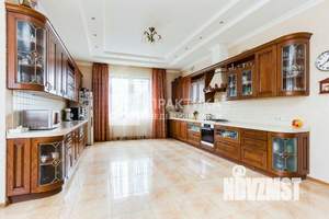 Дом 800м², 4-этажный, участок 20 сот.