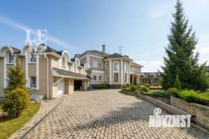 Дом 1512м², 4-этажный, участок 25 сот.