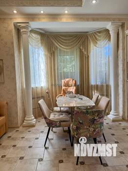 Дом 298м², 3-этажный, участок 11 сот.