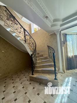 Дом 298м², 3-этажный, участок 11 сот.