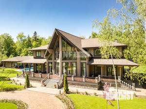 Дом 1100м², 2-этажный, участок 155 сот.