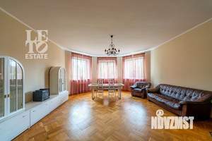 Дом 234м², 2-этажный, участок 15 сот.