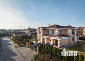 Дом 294м², 2-этажный, участок 15 сот.