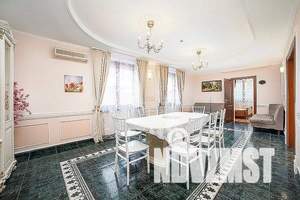 Дом 789м&sup2;, 3-этажный, посуточно, 