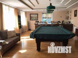 Коттедж 560м&sup2;, 3-этажный, на длительный срок, 