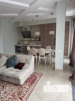 Таунхаус 180м², 2-этажный, на длительный срок, 