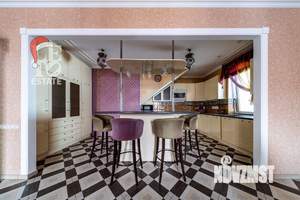 Дом 350м&sup2;, 2-этажный, на длительный срок, 