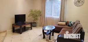 Коттедж 230м&sup2;, 3-этажный, на длительный срок, 