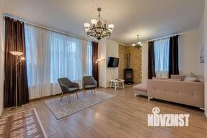 Коттедж 300м&sup2;, 3-этажный, на длительный срок, 