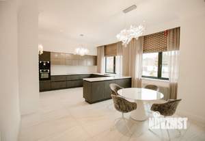 Дом 731м², 3-этажный, на длительный срок, 