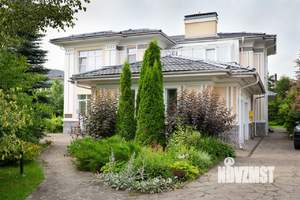 Дом 550м&sup2;, 2-этажный, посуточно, 