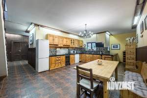 Коттедж 304м², 3-этажный, на длительный срок, 