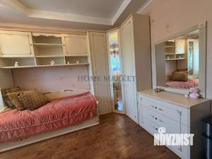 Коттедж 298м&sup2;, 3-этажный, на длительный срок, 