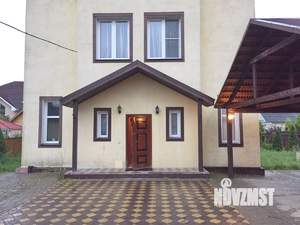 Коттедж 300м&sup2;, 2-этажный, на длительный срок, 