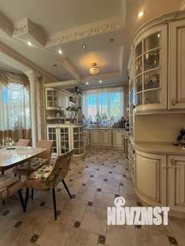 Коттедж 298м², 3-этажный, на длительный срок, 