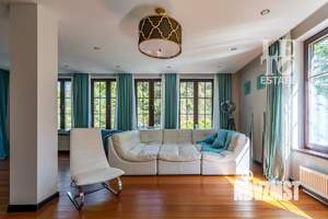 Дом 550м², 3-этажный, на длительный срок, 
