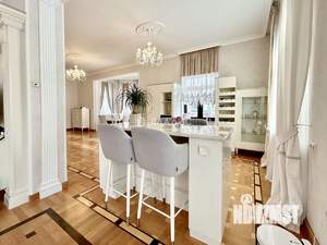 Дом 465м&sup2;, 3-этажный, на длительный срок, 